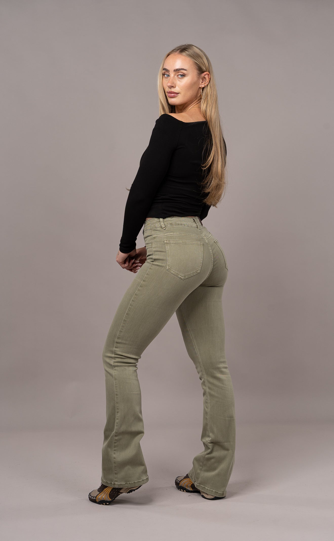 Vaqueros Acampanados Talle Alto - Caqui