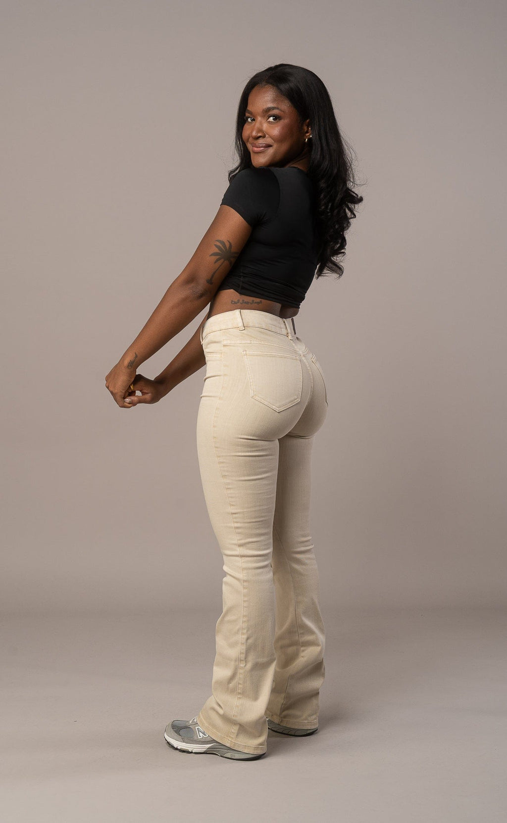 Vaqueros Acampanados Talle Alto - Arena