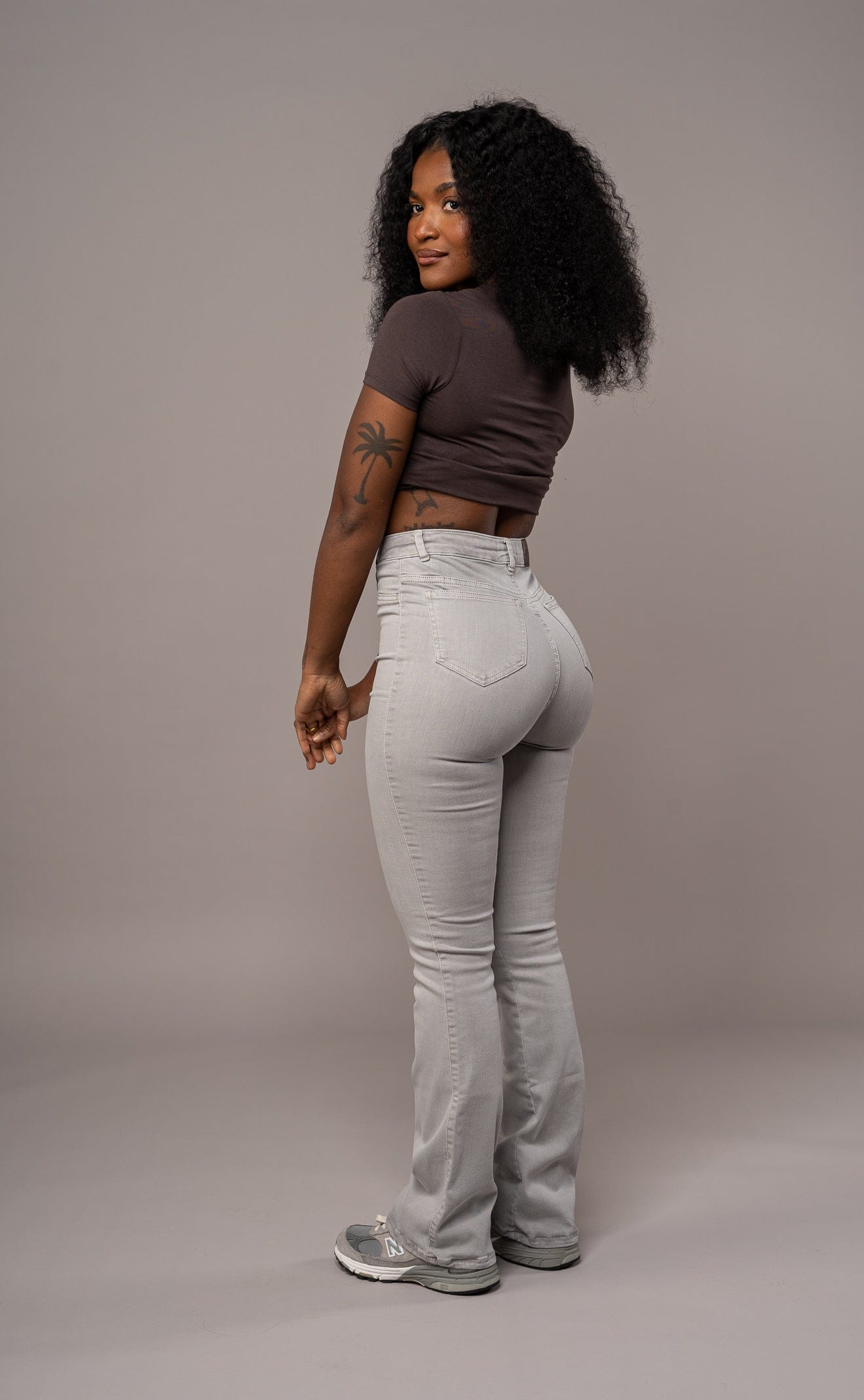 Vaqueros Acampanados Pastel - Gris Ceniza